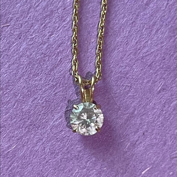 ⭕️SOLD⭕️ 10k Gold Necklace with Cz Solitaire Pendant - Picture 4 of 6